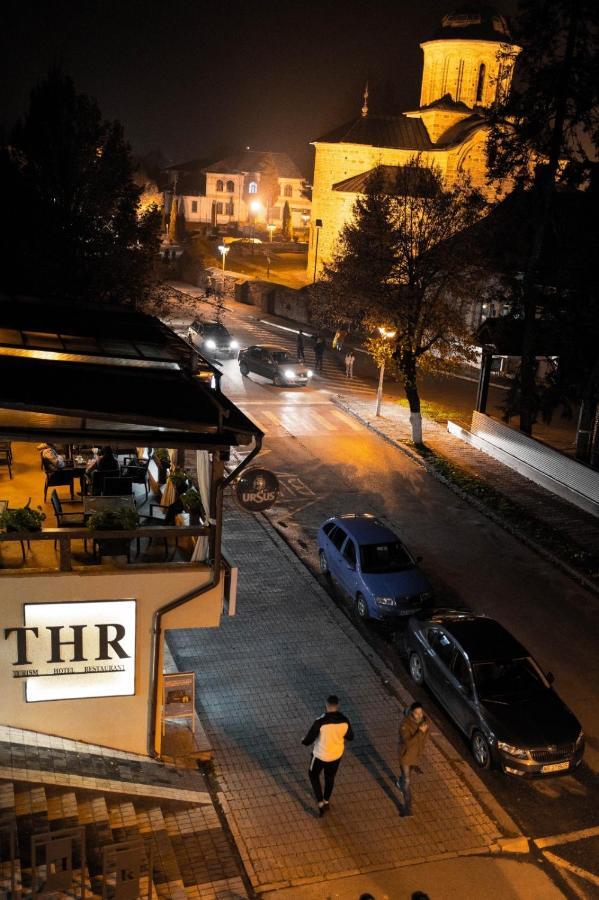 Hotel Thr Center Куртя-де-Арджеш Экстерьер фото